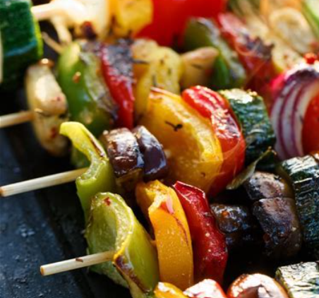 Brochettes de légumes sur le BBQ