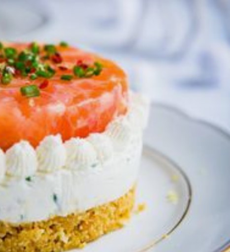 Tarte au saumon fumé sur croute de choux fleurs en riz